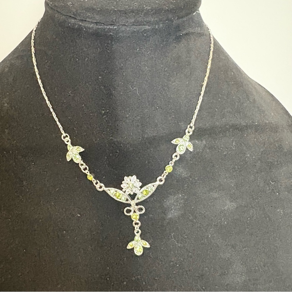 Gorgeous Silver Tone Necklace With Green and Clear Rhinestones - Picture 2 of 8
